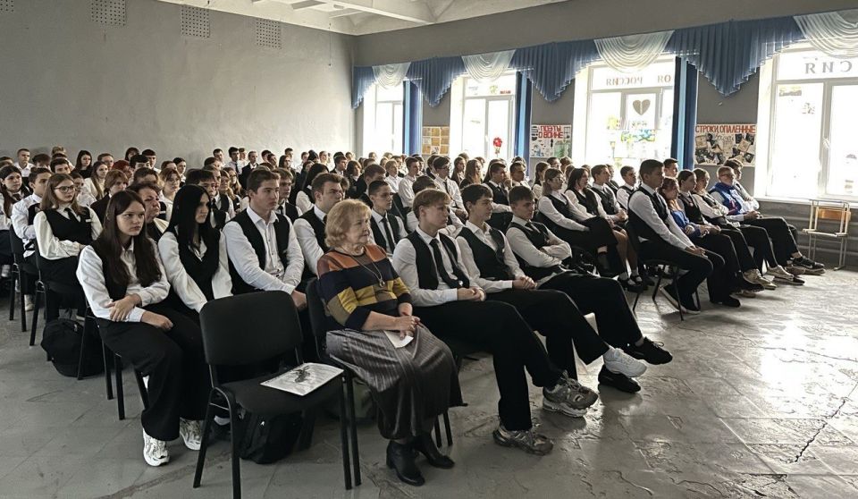 Учащиеся старших классов общеобразовательных организаций продолжают принимать участие в просветительской программе от Министерства молодёжной политики