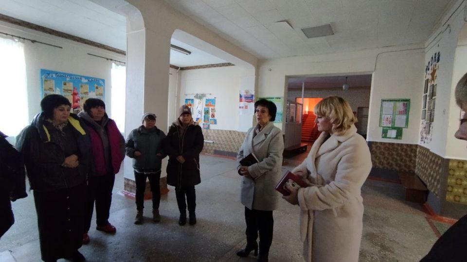 Валентина Харлашка: Сегодня, 25 ноября провела встречу с жителями жилого массива Крупской в помещении МБУДО «Дом детского и юношеского творчества города Макеевки»