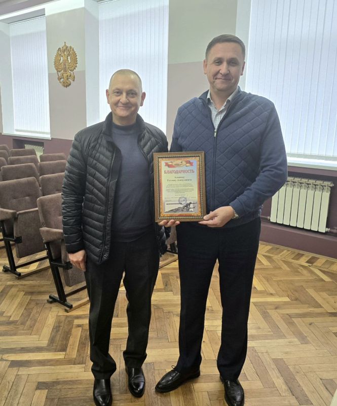 Дмитрий Огилец: Сегодня от имени Донецкой республиканской региональной организации "Российский союз ветеранов Афганистана и специальных военных операций" вручил Благодарнось Агишеву Руслану Азизулловичу - главному врачу ГБУ... Дмитрий Огилец: Сегодня от имени Донецкой республиканской региональной организации "Российский союз ветеранов Афганистана и специальных военных операций" вручил Благодарнось Агишеву Руслану Азизулловичу - главному врачу ГБУ...