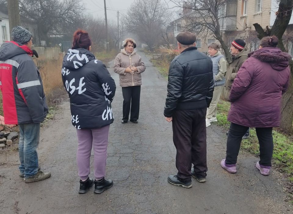 27 ноября 2025 года заведующий Криничанским территориальным сектором Администрации городского округа Макеевка Кошарная Валентина провела встречу с жителями по ул. Дергачева возле дома № 33. Основной...