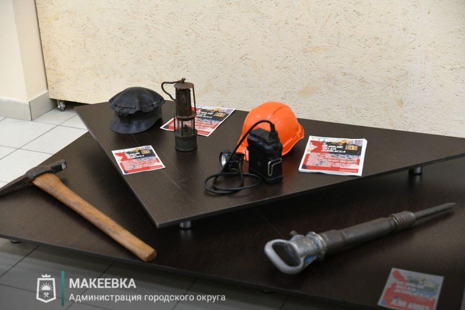 В Макеевке открылась выставка «Великие люди Донбасса» В Макеевке открылась выставка «Великие люди Донбасса»