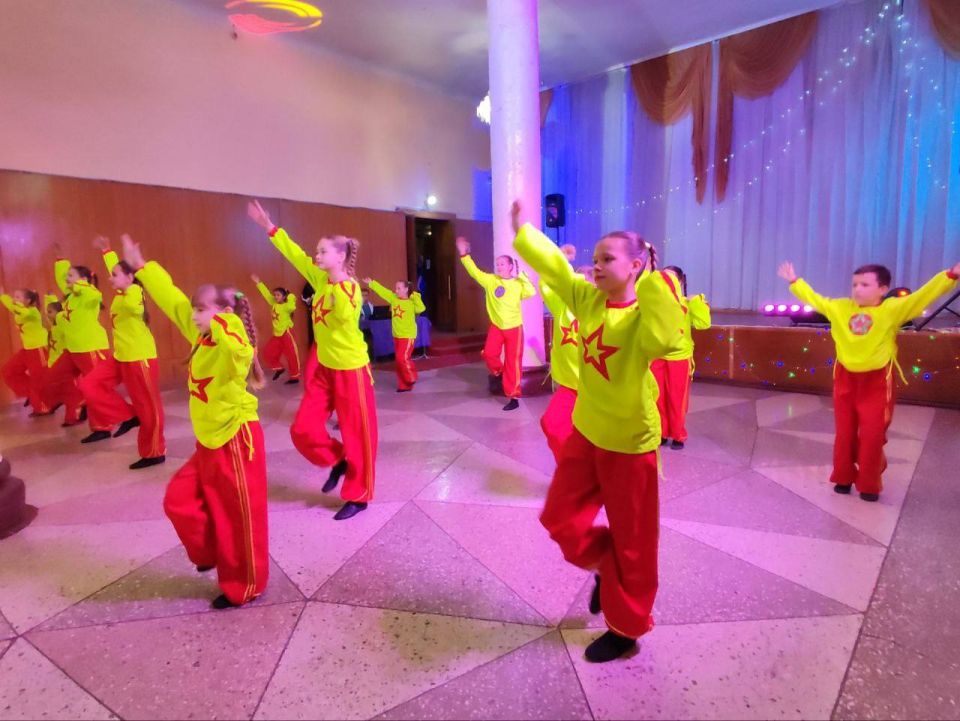 Концертная программа "Загляните в мамины глаза", посвященная Дню матери, состоялась 28 ноября в МБУ «Дворец культуры им. К.И. Поченкова». Мероприятие состоялось с целью реализации партийного проекта «Крепкая семья» Концертная программа "Загляните в мамины глаза", посвященная Дню матери, состоялась 28 ноября в МБУ «Дворец культуры им. К.И. Поченкова». Мероприятие состоялось с целью реализации партийного проекта «Крепкая семья»