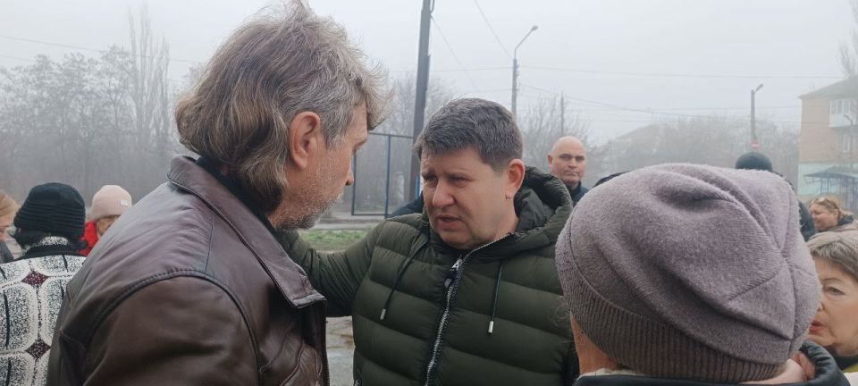 Владислав Ключаров: Вместе с Председателем Народного Совета Константином Кузьминым встретились с жителями посёлка Объединённый Владислав Ключаров: Вместе с Председателем Народного Совета Константином Кузьминым встретились с жителями посёлка Объединённый