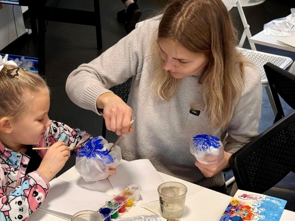 Дети ветеранов подготовили авторские открытки для мам Дети ветеранов подготовили авторские открытки для мам