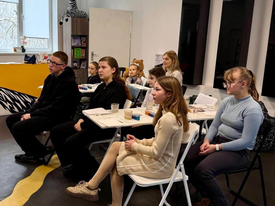 Дети ветеранов подготовили авторские открытки для мам Дети ветеранов подготовили авторские открытки для мам