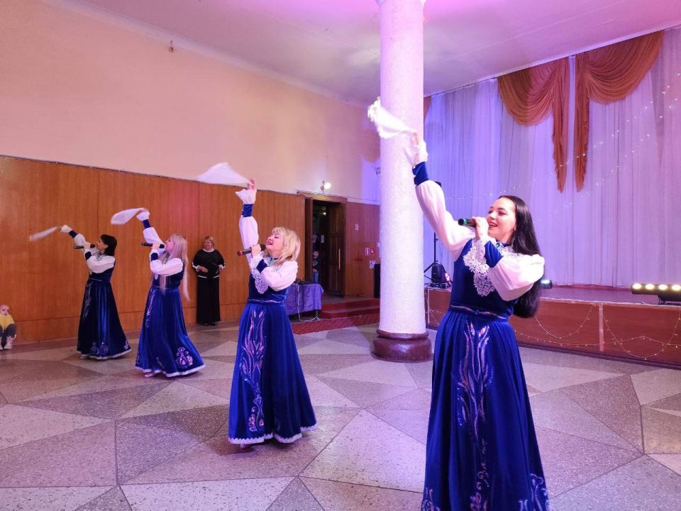 Концертная программа "Загляните в мамины глаза", посвященная Дню матери, состоялась 28 ноября в МБУ «Дворец культуры им. К.И. Поченкова». Мероприятие состоялось с целью реализации партийного проекта «Крепкая семья» Концертная программа "Загляните в мамины глаза", посвященная Дню матери, состоялась 28 ноября в МБУ «Дворец культуры им. К.И. Поченкова». Мероприятие состоялось с целью реализации партийного проекта «Крепкая семья»