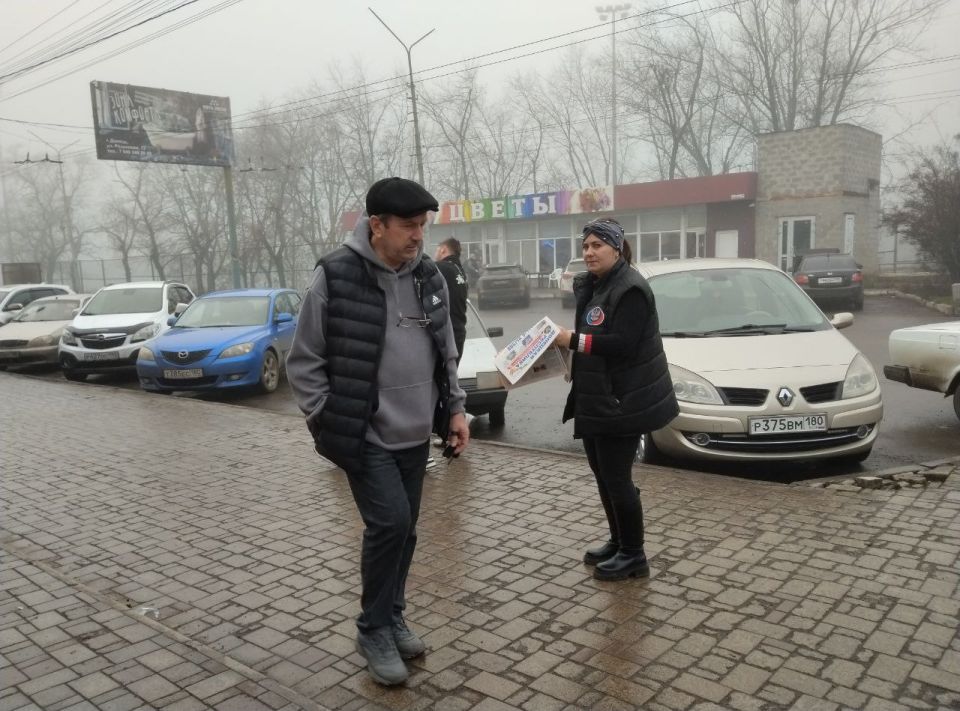 Сегодня, 28 ноября по инициативе Общественного Движения «Донецкая Республика» в Червоногвардейском районе города Макеевки проходит раздача официального печатного издания Общественного Движения «Донецкая Республика» Сегодня, 28 ноября по инициативе Общественного Движения «Донецкая Республика» в Червоногвардейском районе города Макеевки проходит раздача официального печатного издания Общественного Движения «Донецкая Республика»