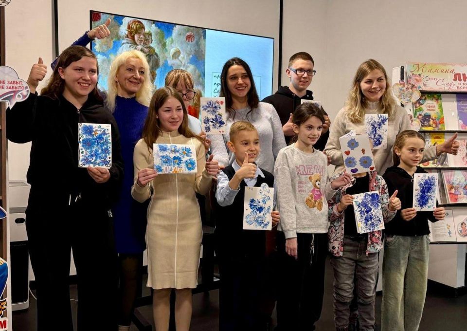Дети ветеранов подготовили авторские открытки для мам Дети ветеранов подготовили авторские открытки для мам