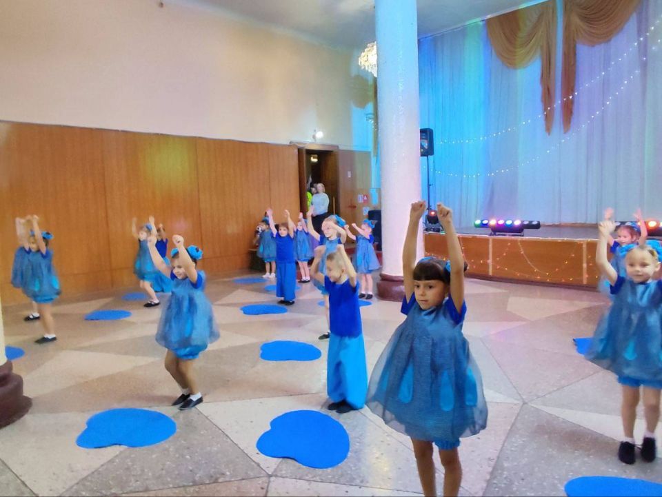 Концертная программа "Загляните в мамины глаза", посвященная Дню матери, состоялась 28 ноября в МБУ «Дворец культуры им. К.И. Поченкова». Мероприятие состоялось с целью реализации партийного проекта «Крепкая семья» Концертная программа "Загляните в мамины глаза", посвященная Дню матери, состоялась 28 ноября в МБУ «Дворец культуры им. К.И. Поченкова». Мероприятие состоялось с целью реализации партийного проекта «Крепкая семья»