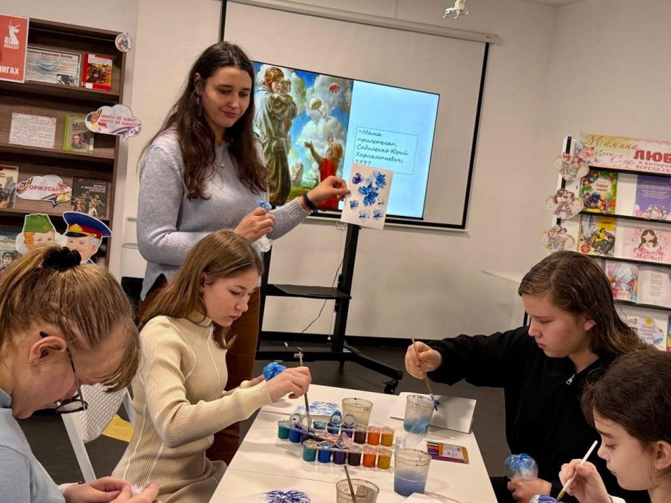 Дети ветеранов подготовили авторские открытки для мам Дети ветеранов подготовили авторские открытки для мам