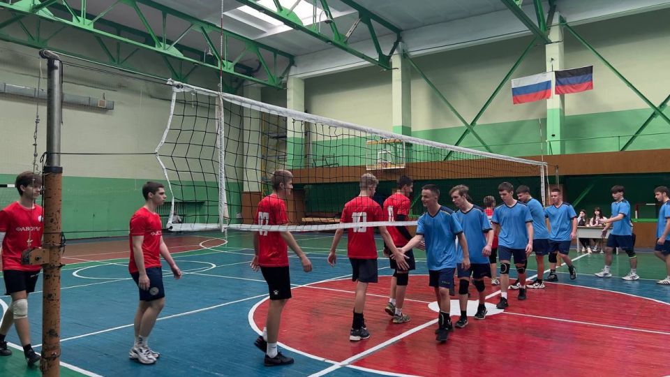 С 25.11.2025 по 27.11.2025 года в городе Макеевка, на базе ГБОУ «СШ 49» прошла муниципальная Спартакиада школьников по волейболу, в которой приняли участие более 25 сборных команд общеобразовательных учреждений города с 5 по... С 25.11.2025 по 27.11.2025 года в городе Макеевка, на базе ГБОУ «СШ 49» прошла муниципальная Спартакиада школьников по волейболу, в которой приняли участие более 25 сборных команд общеобразовательных учреждений города с 5 по...
