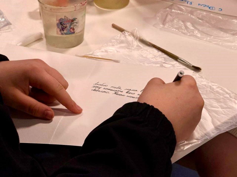 Дети ветеранов подготовили авторские открытки для мам Дети ветеранов подготовили авторские открытки для мам