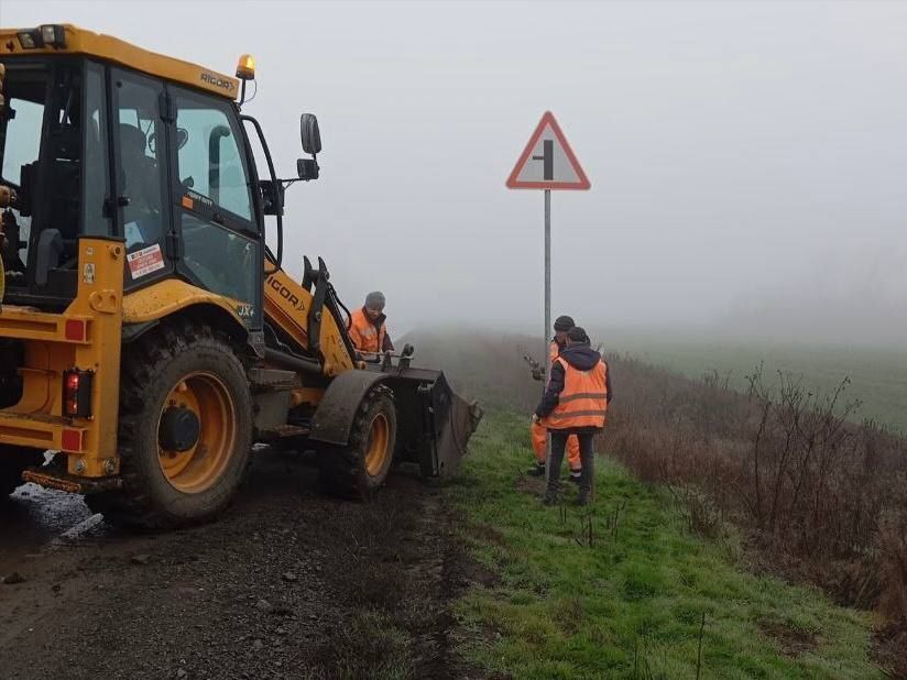 Продолжаем работы в рамках содержания автомобильных дорог общего пользования Продолжаем работы в рамках содержания автомобильных дорог общего пользования