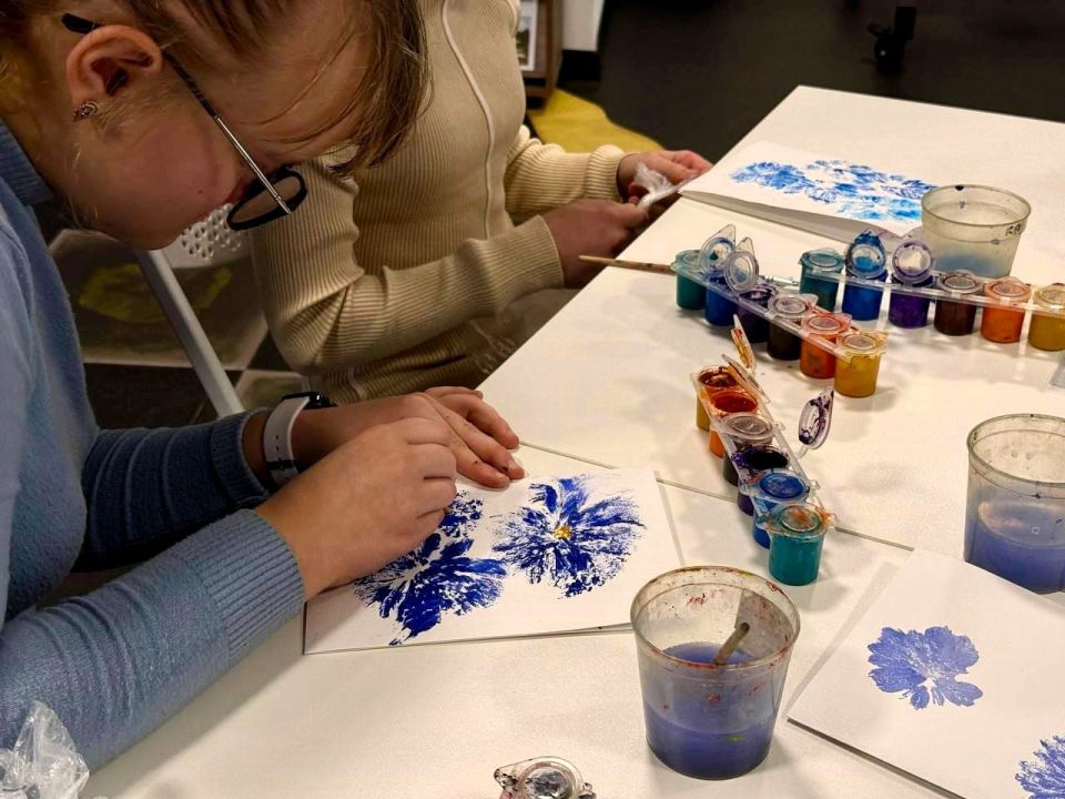 Дети ветеранов подготовили авторские открытки для мам Дети ветеранов подготовили авторские открытки для мам