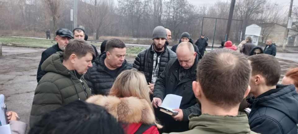 Владислав Ключаров: Вместе с Председателем Народного Совета Константином Кузьминым встретились с жителями посёлка Объединённый Владислав Ключаров: Вместе с Председателем Народного Совета Константином Кузьминым встретились с жителями посёлка Объединённый