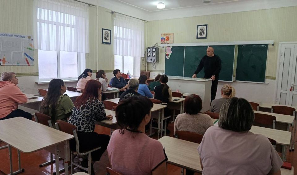 Сергей Савельев встретился с трудовым коллективом Средней школы № 83. В ходе обсуждения были подняты важные вопросы, касающиеся жизнеобеспечения города Сергей Савельев встретился с трудовым коллективом Средней школы № 83. В ходе обсуждения были подняты важные вопросы, касающиеся жизнеобеспечения города