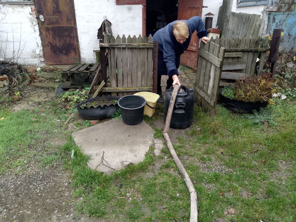 В Кировском внутригородском районе при поддержке региона-шефа Московская область продолжается подвоз воды для жителей домов, в которые в установленный графиком день не поступила вода В Кировском внутригородском районе при поддержке региона-шефа Московская область продолжается подвоз воды для жителей домов, в которые в установленный графиком день не поступила вода