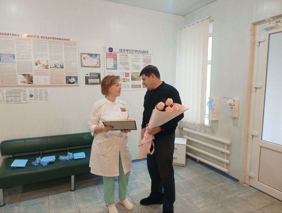 Владислав Ключаров: Сегодня я посетил городской родильный дом, чтобы лично поздравить женщин с Днём матери, которые совсем недавно подарили нашему городу новые жизни Владислав Ключаров: Сегодня я посетил городской родильный дом, чтобы лично поздравить женщин с Днём матери, которые совсем недавно подарили нашему городу новые жизни