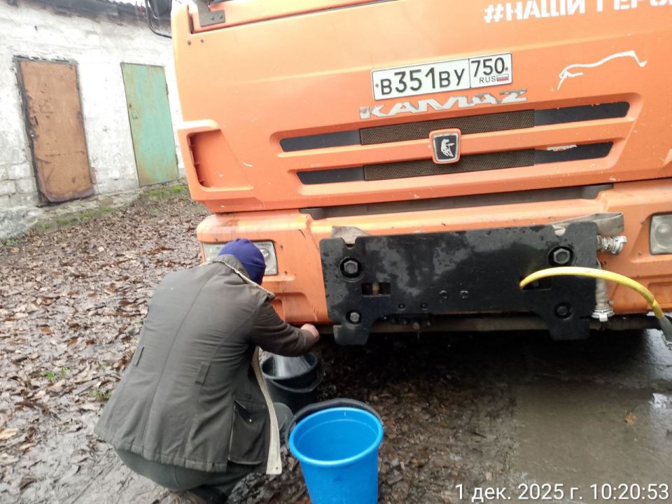 В Кировском внутригородском районе при поддержке региона-шефа Московская область продолжается подвоз воды для жителей домов, в которые в установленный графиком день не поступила вода В Кировском внутригородском районе при поддержке региона-шефа Московская область продолжается подвоз воды для жителей домов, в которые в установленный графиком день не поступила вода