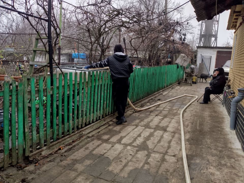 В Кировском внутригородском районе при поддержке региона-шефа Московская область продолжается подвоз воды для жителей домов, в которые в установленный графиком день не поступила вода В Кировском внутригородском районе при поддержке региона-шефа Московская область продолжается подвоз воды для жителей домов, в которые в установленный графиком день не поступила вода