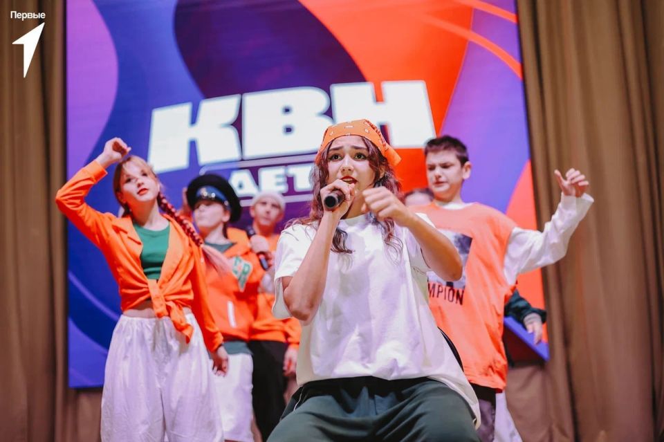 «Не переставали смеяться ни на секунду»: впервые за долгое время в Донецке прошел фестиваль КВН «Не переставали смеяться ни на секунду»: впервые за долгое время в Донецке прошел фестиваль КВН