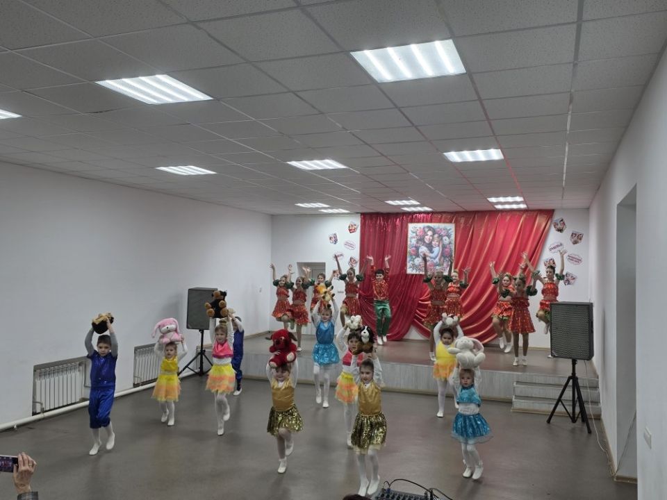 28 ноября, на базе дворца культуры им. М.И. Калинина «МБУ ДК им. Воровского», по партийному проекту «Старшее поколение» ВПП «Единая Россия», прошел праздничный концерт, посвященный Дню матери в России, для жен и матерей, в... 28 ноября, на базе дворца культуры им. М.И. Калинина «МБУ ДК им. Воровского», по партийному проекту «Старшее поколение» ВПП «Единая Россия», прошел праздничный концерт, посвященный Дню матери в России, для жен и матерей, в...