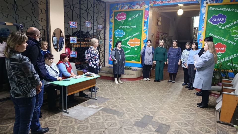 Сегодня, 2 декабря, в Советском внутригородском районе депутат Макеевского городского совета первого созыва Алена Трякина провела встречу с жителями жилого массива шахты имени Кирова возле дома № 33 по улице Вышинского