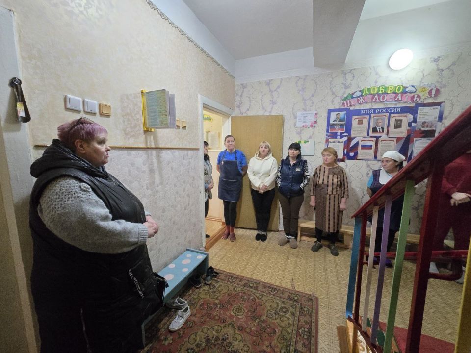 По поручению Главы ДНР Дениса Пушилина, сегодня, 2 декабря, спикер-активист Валентина Карпова провела встречу с трудовым коллективом Государственного казенного дошкольного образовательного учреждения «Детский сад № 26... По поручению Главы ДНР Дениса Пушилина, сегодня, 2 декабря, спикер-активист Валентина Карпова провела встречу с трудовым коллективом Государственного казенного дошкольного образовательного учреждения «Детский сад № 26...