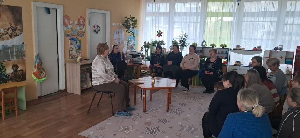 Сегодня, 3 декабря, заместитель главы администрации городского округа Макеевка Ирина Валентиновна Сидякина провела встречу по адресу: г. Макеевка, ул. Ленина,19, в рамках поручения Главы ДНР Дениса Пушилина