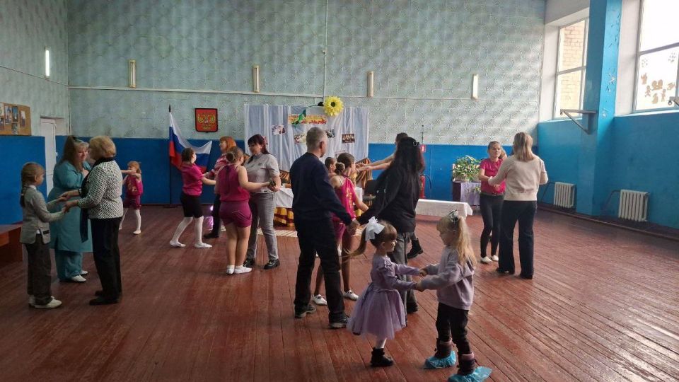 28 ноября в Муниципальном бюджетном учреждении «Центр культуры и досуга пгт Криничная г.о. Макеевка» состоялась литературно-музыкальная программа «Материнское счастье», посвящённая Дню Матери 28 ноября в Муниципальном бюджетном учреждении «Центр культуры и досуга пгт Криничная г.о. Макеевка» состоялась литературно-музыкальная программа «Материнское счастье», посвящённая Дню Матери