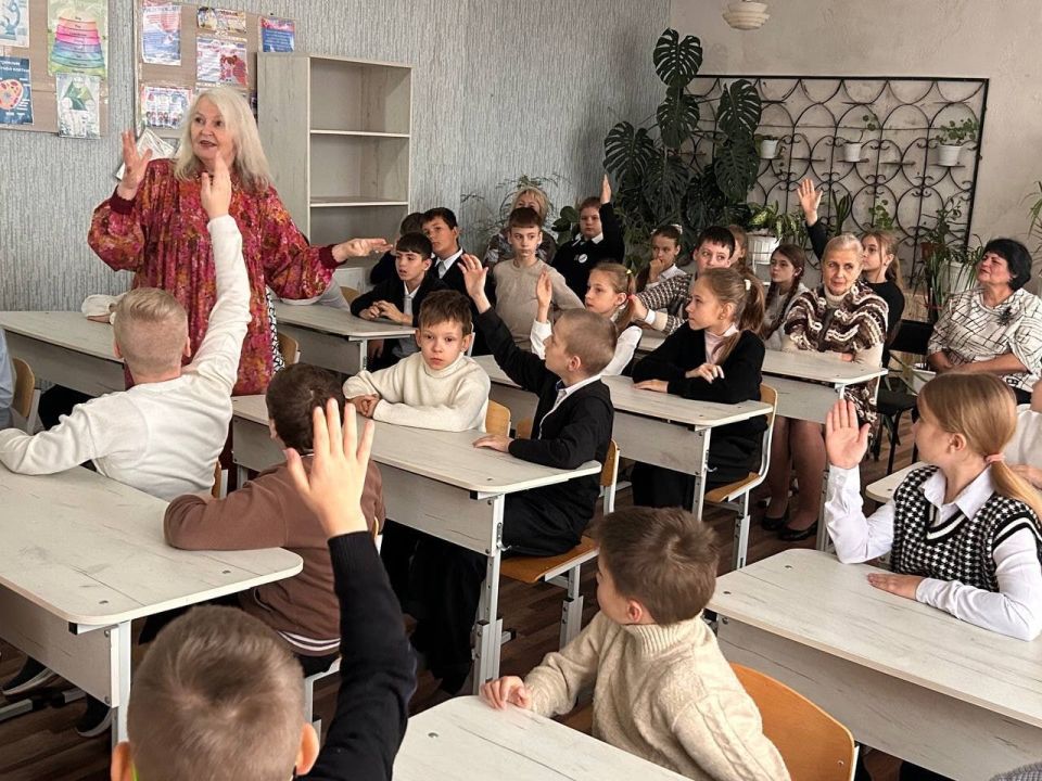 День, когда в ГБОУ «СШ №72 Г.О. МАКЕЕВКА» приехала Корниенко Ольга Геннадиевна, известный журналист, сценарист, продюсер, режиссер документального кино, надолго запомнится учащимся 4-5 классов День, когда в ГБОУ «СШ №72 Г.О. МАКЕЕВКА» приехала Корниенко Ольга Геннадиевна, известный журналист, сценарист, продюсер, режиссер документального кино, надолго запомнится учащимся 4-5 классов