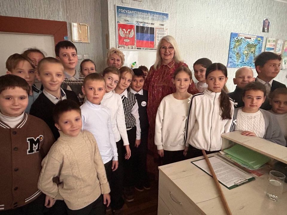 День, когда в ГБОУ «СШ №72 Г.О. МАКЕЕВКА» приехала Корниенко Ольга Геннадиевна, известный журналист, сценарист, продюсер, режиссер документального кино, надолго запомнится учащимся 4-5 классов День, когда в ГБОУ «СШ №72 Г.О. МАКЕЕВКА» приехала Корниенко Ольга Геннадиевна, известный журналист, сценарист, продюсер, режиссер документального кино, надолго запомнится учащимся 4-5 классов