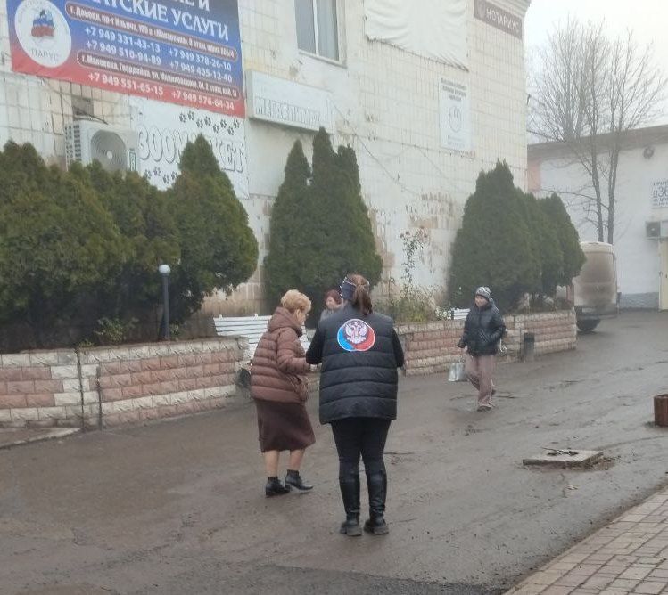 Сегодня, 3 декабря по инициативе Общественного Движения «Донецкая Республика» в Червоногвардейском районе города Макеевки проходит раздача официального печатного издания Общественного Движения «Донецкая Республика»