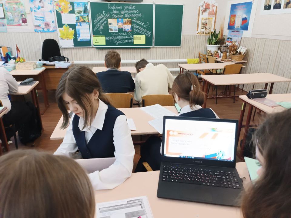 04 декабря 2025 года занятие внеурочной деятельности «Россия – мои горизонты» проведено на тему «Россия: безопасная национальная безопасность» 04 декабря 2025 года занятие внеурочной деятельности «Россия – мои горизонты» проведено на тему «Россия: безопасная национальная безопасность»