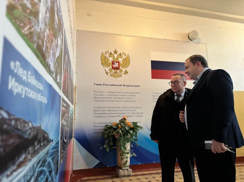 Андрей Крамар: Сегодня по случаю Дня информатики вместе с Константином Александровичем Чертовым побывали в одном из образовательных учреждений Макеевки Андрей Крамар: Сегодня по случаю Дня информатики вместе с Константином Александровичем Чертовым побывали в одном из образовательных учреждений Макеевки