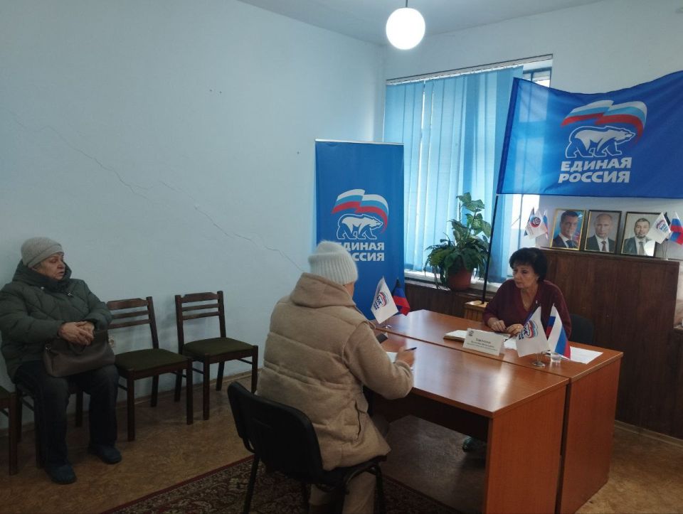 Валентина Харлашка: 4 декабря провела личный прием граждан в общественной приемной Председателя Всероссийской политической партии «Единая Россия» Дмитрия Медведева Кировского внутригородского района городского округа Макеевка Валентина Харлашка: 4 декабря провела личный прием граждан в общественной приемной Председателя Всероссийской политической партии «Единая Россия» Дмитрия Медведева Кировского внутригородского района городского округа Макеевка