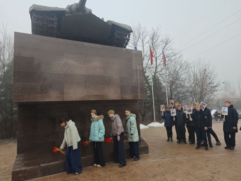 ИМЯ ТВОЁ НЕИЗВЕСТНО…. День Неизвестного Солдата - эта памятная дата в России ежегодно отмечается 03 декабря с 2014 года в память о российских и советских воинах, погибших во время боевых действий на территории страны или за... ИМЯ ТВОЁ НЕИЗВЕСТНО…. День Неизвестного Солдата - эта памятная дата в России ежегодно отмечается 03 декабря с 2014 года в память о российских и советских воинах, погибших во время боевых действий на территории страны или за...