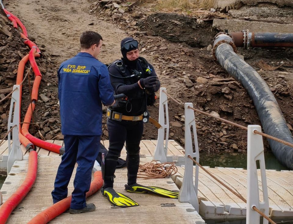 Евгений Иванов — водолаз филиала «Макеевское ПУВКХ» предприятия «Вода Донбасса» Евгений Иванов — водолаз филиала «Макеевское ПУВКХ» предприятия «Вода Донбасса»