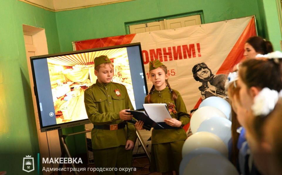 В Макеевке прошло открытие стены памяти «Единство поколений. Подвиг без срока давности» В Макеевке прошло открытие стены памяти «Единство поколений. Подвиг без срока давности»