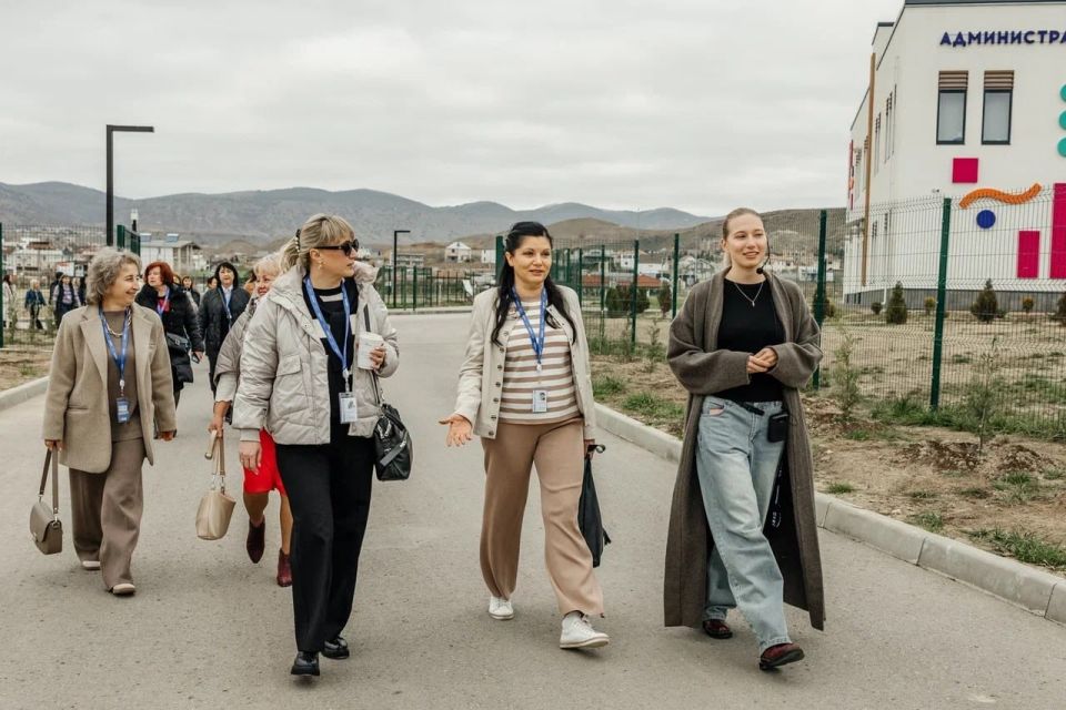 В Крыму завершилась образовательная программа «Донбасс и Новороссия в системе управления сферой культуры в Российской Федерации», организованная РОО «РУССКИЙ ЦЕНТР» и АНО «Интеграция» на базе арт-кластера «Таврида» В Крыму завершилась образовательная программа «Донбасс и Новороссия в системе управления сферой культуры в Российской Федерации», организованная РОО «РУССКИЙ ЦЕНТР» и АНО «Интеграция» на базе арт-кластера «Таврида»