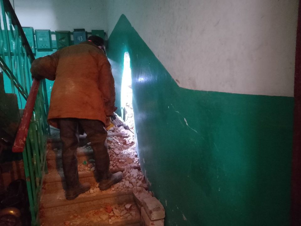 Сегодня, 5 декабря, силами Макеевского филиала НКО «ЕДИНЫЙ РЕГИОНАЛЬНЫЙ ФОНД ПО УПРАВЛЕНИЮ МНОГОКВАРТИРНЫМИ ДОМАМИ НА ТЕРРИТОРИИ ДОНЕЦКОЙ НАРОДНОЙ РЕСПУБЛИКИ» проводятся работы по восстановлению целостности внутридомовых... Сегодня, 5 декабря, силами Макеевского филиала НКО «ЕДИНЫЙ РЕГИОНАЛЬНЫЙ ФОНД ПО УПРАВЛЕНИЮ МНОГОКВАРТИРНЫМИ ДОМАМИ НА ТЕРРИТОРИИ ДОНЕЦКОЙ НАРОДНОЙ РЕСПУБЛИКИ» проводятся работы по восстановлению целостности внутридомовых...