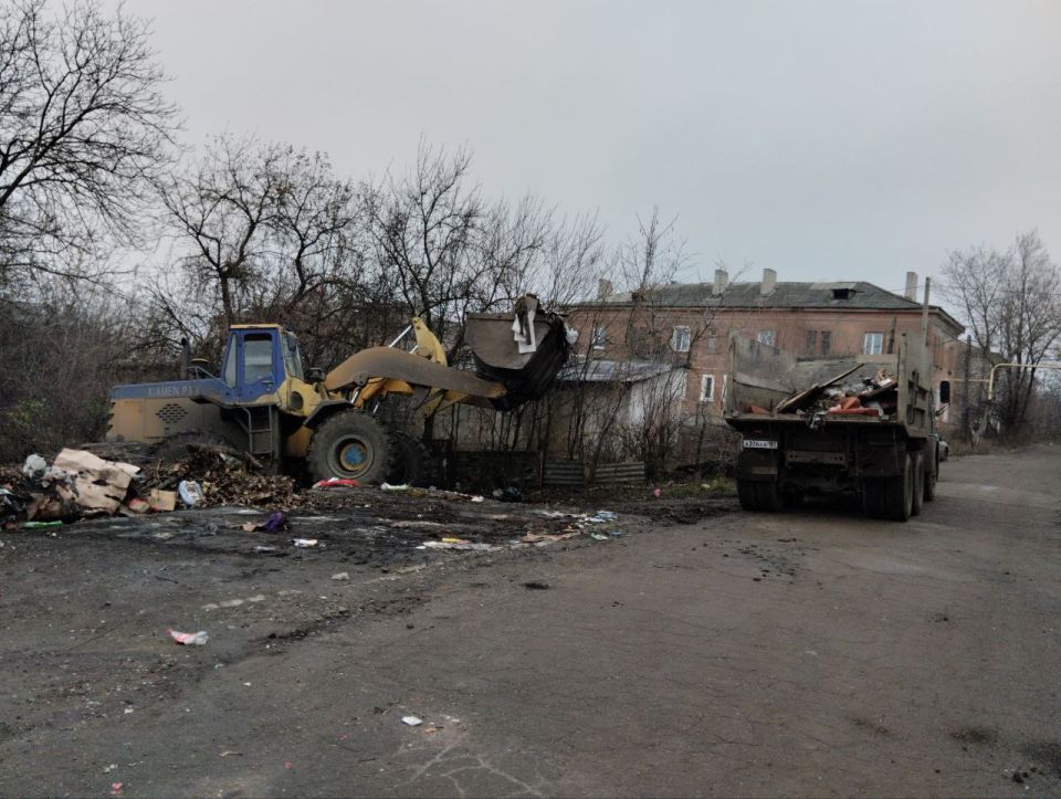 5 декабря с целью приведения территории в надлежащее санитарное состояние выполнены работы по вывозу крупногабаритных накоплений мусора на контейнерных площадках по адресам: ул. Кирова, д. 124; ул. Чудская, д. 11; ул.... 5 декабря с целью приведения территории в надлежащее санитарное состояние выполнены работы по вывозу крупногабаритных накоплений мусора на контейнерных площадках по адресам: ул. Кирова, д. 124; ул. Чудская, д. 11; ул....