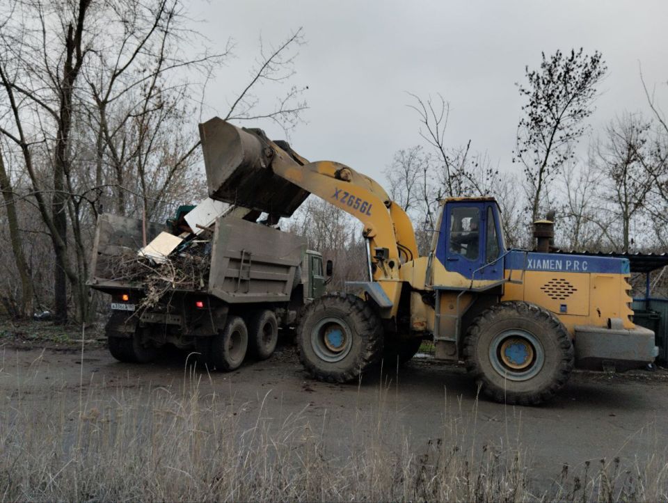 5 декабря с целью приведения территории в надлежащее санитарное состояние выполнены работы по вывозу крупногабаритных накоплений мусора на контейнерных площадках по адресам: ул. Кирова, д. 124; ул. Чудская, д. 11; ул.... 5 декабря с целью приведения территории в надлежащее санитарное состояние выполнены работы по вывозу крупногабаритных накоплений мусора на контейнерных площадках по адресам: ул. Кирова, д. 124; ул. Чудская, д. 11; ул....