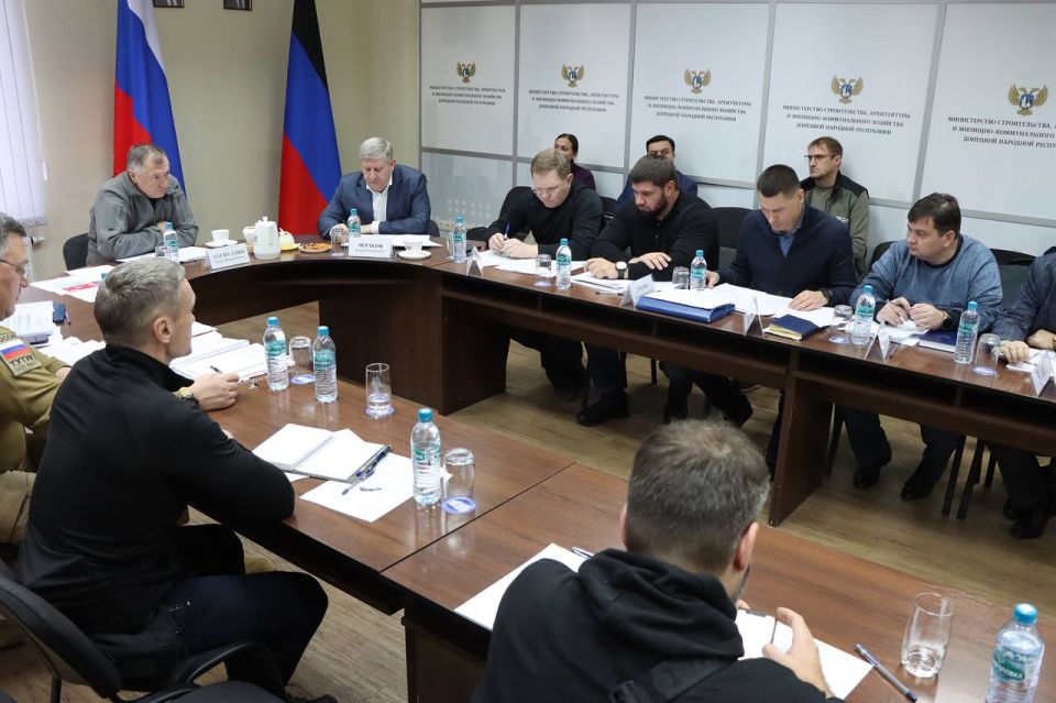 Александр Подгорный: В Донецке провёл сразу несколько совещаний Александр Подгорный: В Донецке провёл сразу несколько совещаний