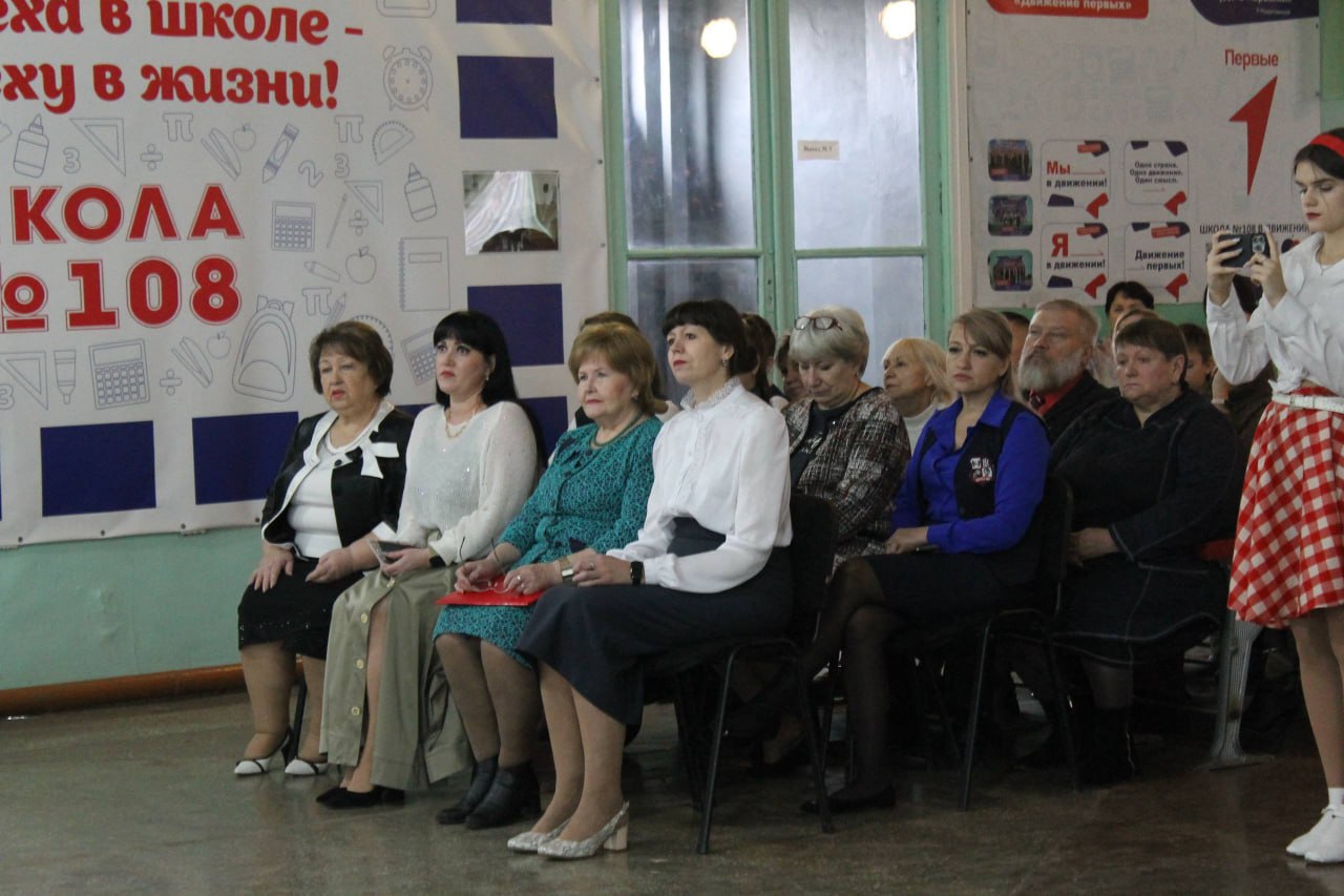 Там, где разбитая школа стояла Там, где разбитая школа стояла