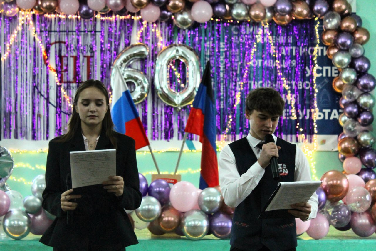 Там, где разбитая школа стояла Там, где разбитая школа стояла