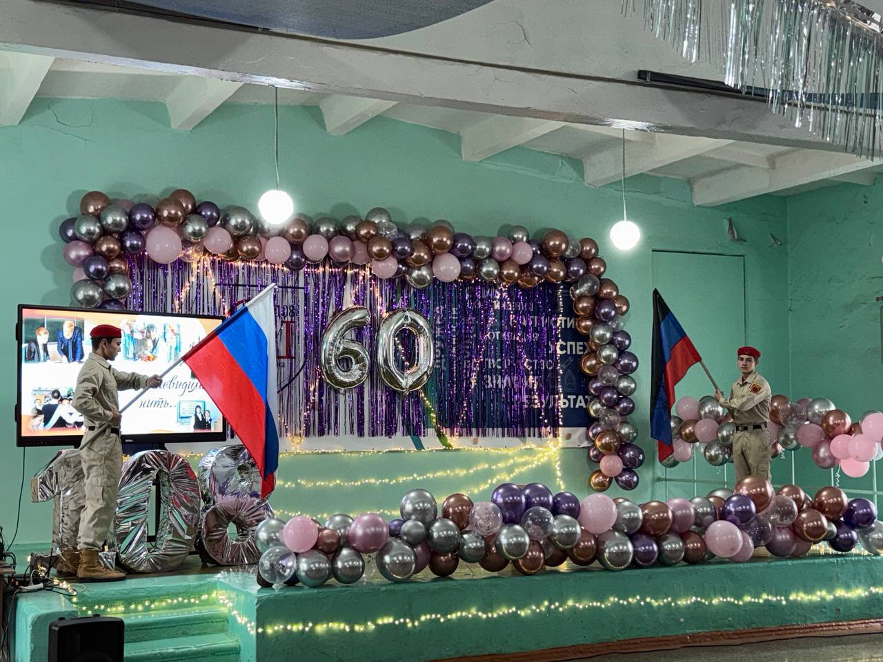 Там, где разбитая школа стояла Там, где разбитая школа стояла