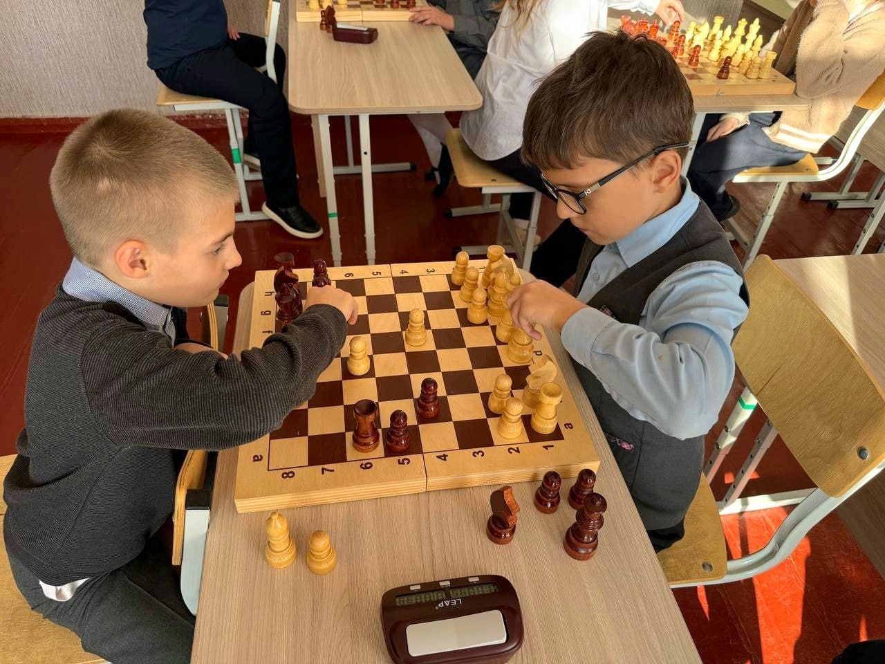 ТИХАЯ ИГРА РАЗУМА. Игра в шахматы в детском возрасте — это не просто интересное времяпрепровождение, это мощный инструмент для развития интеллекта, эмоций и социальных навыков ТИХАЯ ИГРА РАЗУМА. Игра в шахматы в детском возрасте — это не просто интересное времяпрепровождение, это мощный инструмент для развития интеллекта, эмоций и социальных навыков