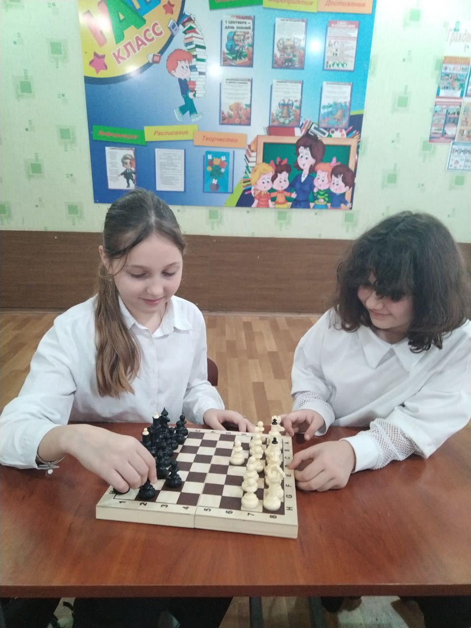 ТИХАЯ ИГРА РАЗУМА. Игра в шахматы в детском возрасте — это не просто интересное времяпрепровождение, это мощный инструмент для развития интеллекта, эмоций и социальных навыков ТИХАЯ ИГРА РАЗУМА. Игра в шахматы в детском возрасте — это не просто интересное времяпрепровождение, это мощный инструмент для развития интеллекта, эмоций и социальных навыков