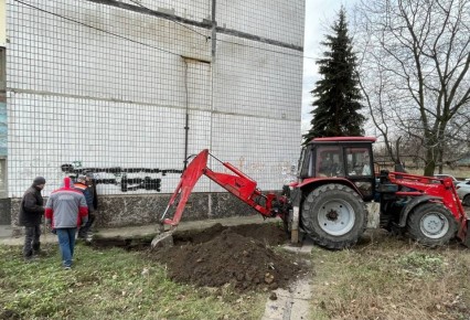 8 декабря, с целью устранения аварийной ситуации на сети теплоснабжения силами Филиала «Макеевкатеплосеть» ГУП ДНР «Донбасстеплоэнерго» проведены работы по вскрытию участка теплотрассы возле дома № 5 по ул. Парижской Коммуны